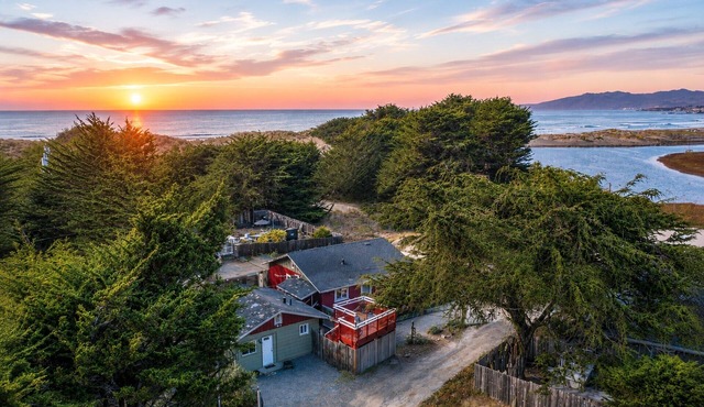 Walk to Beach! Hot Tub~Guest Studio~Dog-OK! Bodega Breeze & Cabin! in Bodega Bay