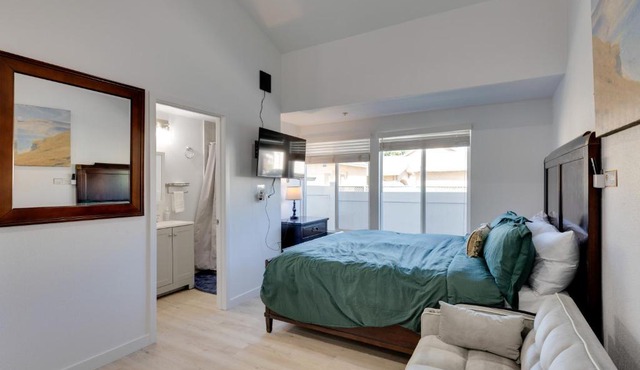 Walk to Main St! Pet-Friendly Alhambra Studio