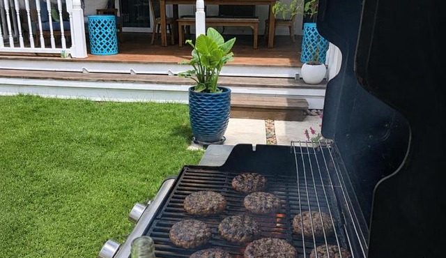Walk to Sofi I Free Parking I Backyard BBQ Oasis