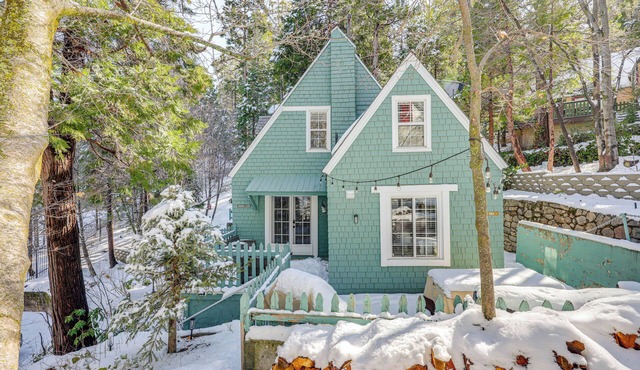 Walkable 'Green Gables Cottage' in Lake Arrowhead
