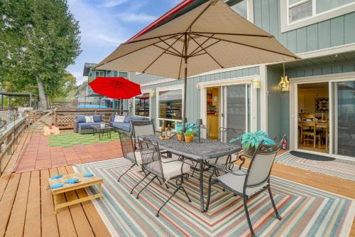 Waterfront Clear Lake Home w/Game Room & Deck! in Upper Lake