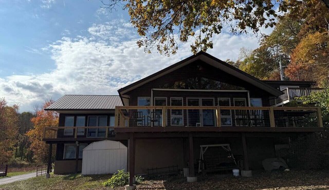 Waterfront Group Retreat | Dock | Sleeps 17 in Hammond