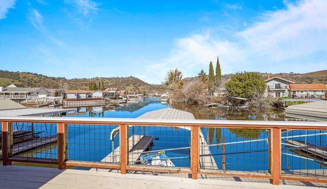 Waterfront Lake House w/Hot Tub, Private Dock & Game Room -Sleeps 9