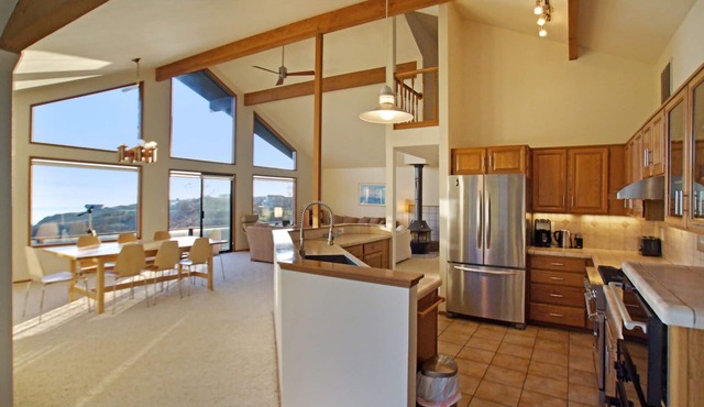 Waterfront! Near Beach! Hot Tub! (orca) in Friday Harbor