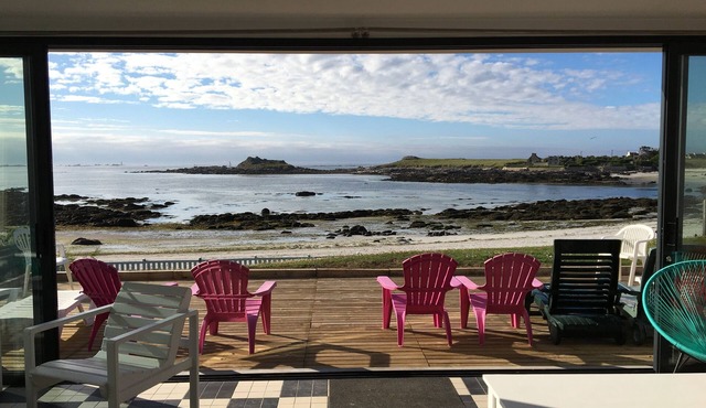 Waterfront property in Portsall Wifi Stand up kayaks piano dogs ok in Ploudalmézeau