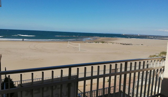 Waterfront residence in Agde
