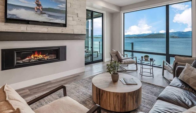 Waterfront Views, Spa & Serenity | Rooftop Bar in Sandpoint
