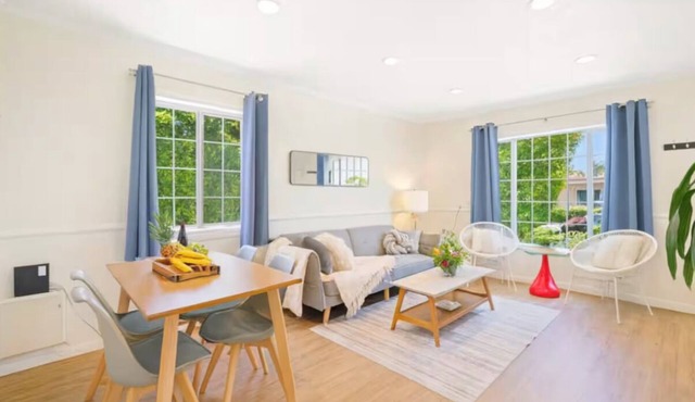 Welcoming 3-bedroom Home Near Beaches and SoFi