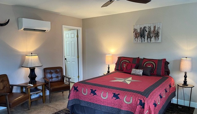Wild West Guest House with Separate Entrance in Desirable Arcadia Area!