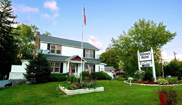 Willows Motel in Williamstown