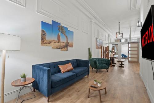 Woolworth Loft - Gaslamp 4BR Downtown Pad with Tub