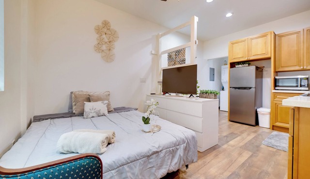 Work & Play! Extended Stay 2 Mi to Dtwn Riverside
