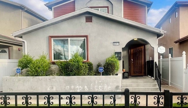 World Cup Fan Home near BMO and Sofi Stadium that sleeps up to 8 guests! in Long Beach