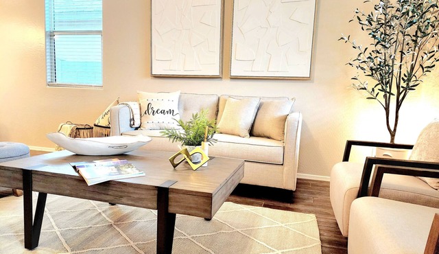 Your Cozy Phoenix Escape – Comfort & Access to Everything