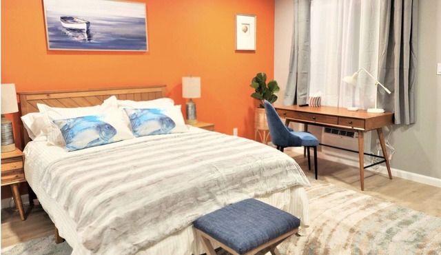 Your Oasis Awaits-On the Lake/Pier/Kitchen Lakeport Room #6