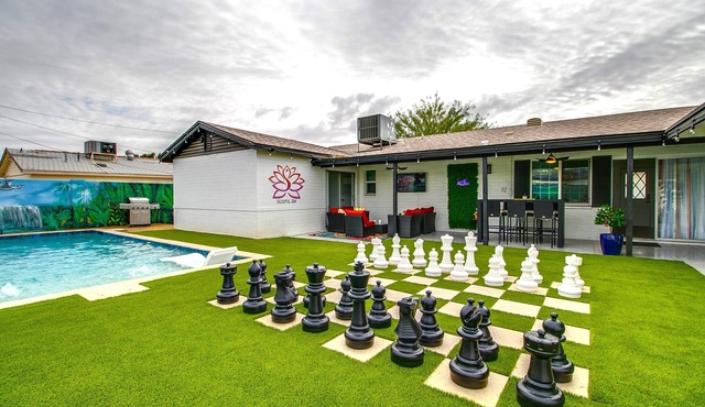 Zen home with heated swimming pool+ Billiards table+ arcade games