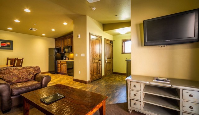 Zion Canyon Base | 1 Unit | 0.7 Miles to Zion Nature Center and Main Shuttle Hub