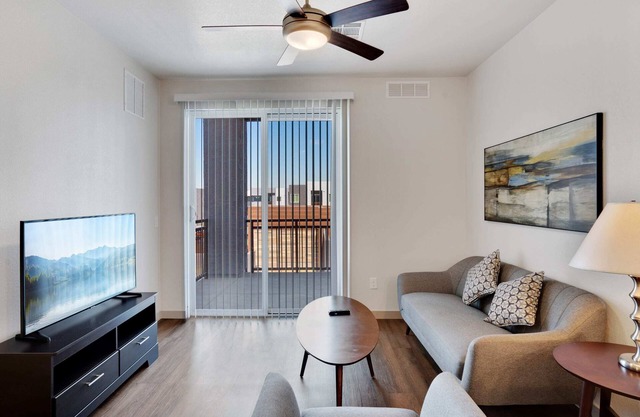 Chic Modern Clean 2BR Apartment by Stay Gia in Goodyear