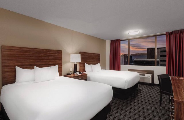 Group Vacation! 2 Modern Units, Casino, Pool, FREE Parking