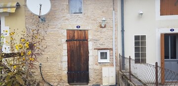 Homely, Comfortable 2-Bed Stone Cottage in Ruffec in Ruffec in Ruffec