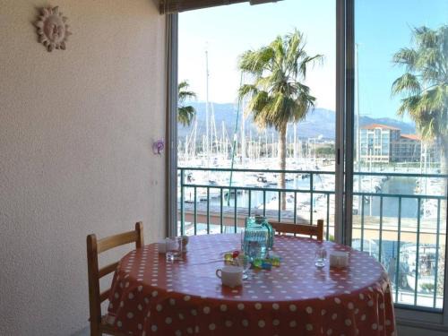 Studio Cabine avec Vue Port & Montagne, Proche Plage - 4 Couchages, Parking, Loggia - Argelès-sur-Mer - FR-1-225-57 in Plage d'Argeles