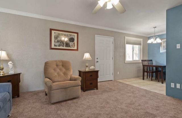 ⭐️ Super clean condo in the heart of Old Town Scottsdale, Pool, gated parking