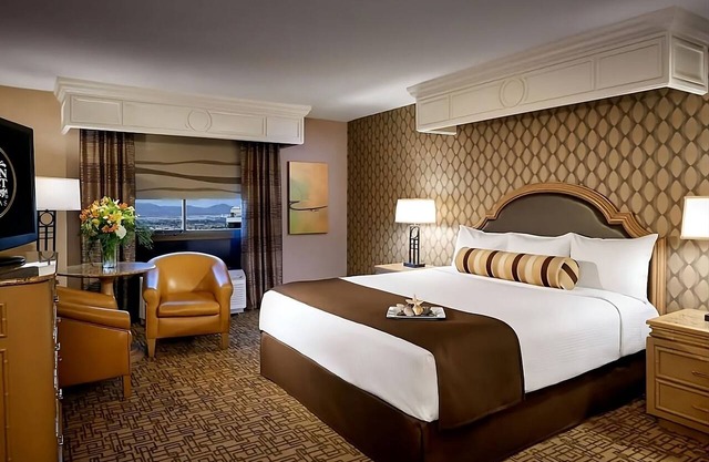 Vegas Like It Should Be! 3 Serene Units, Casino and Nightly Entertainment, Bar!