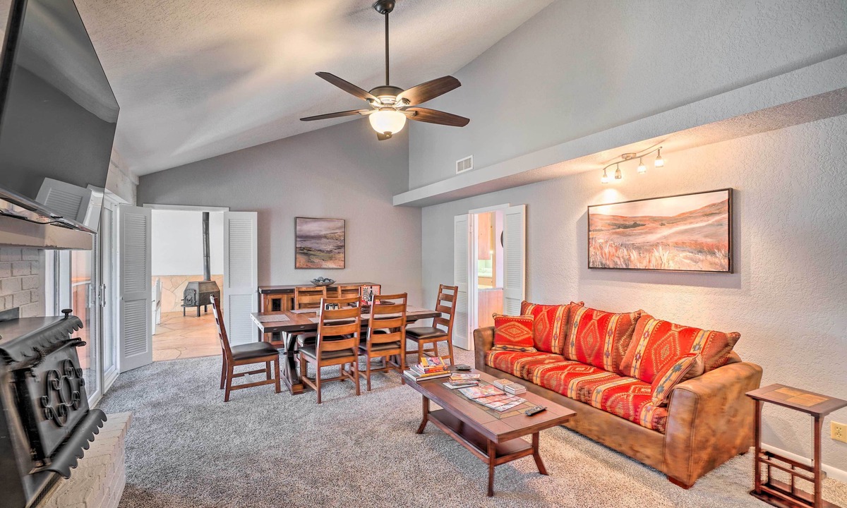 Sedona Cottage | 1 Mi to Cathedral Rock Trailhead: Home w/Sunroom