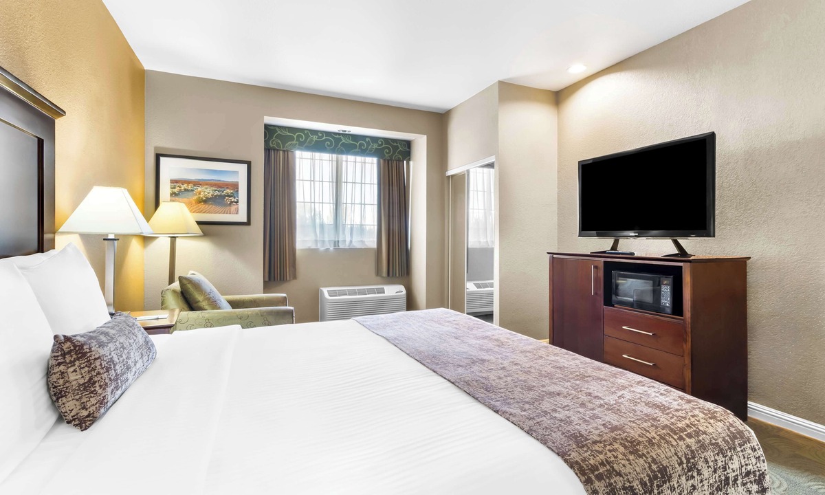 California City Hotel | Best Western California City Inn & Suites