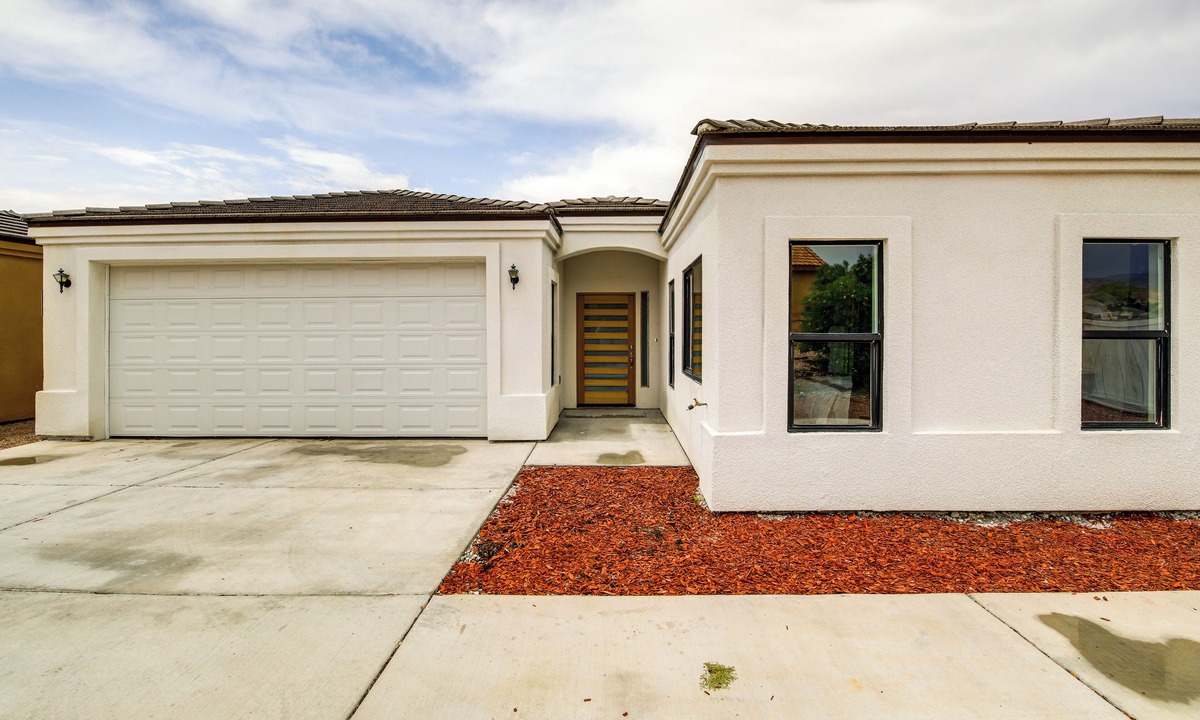 Bullhead City Cottage | 4 Mi to Casinos: Mtn-view Home in Bullhead City!