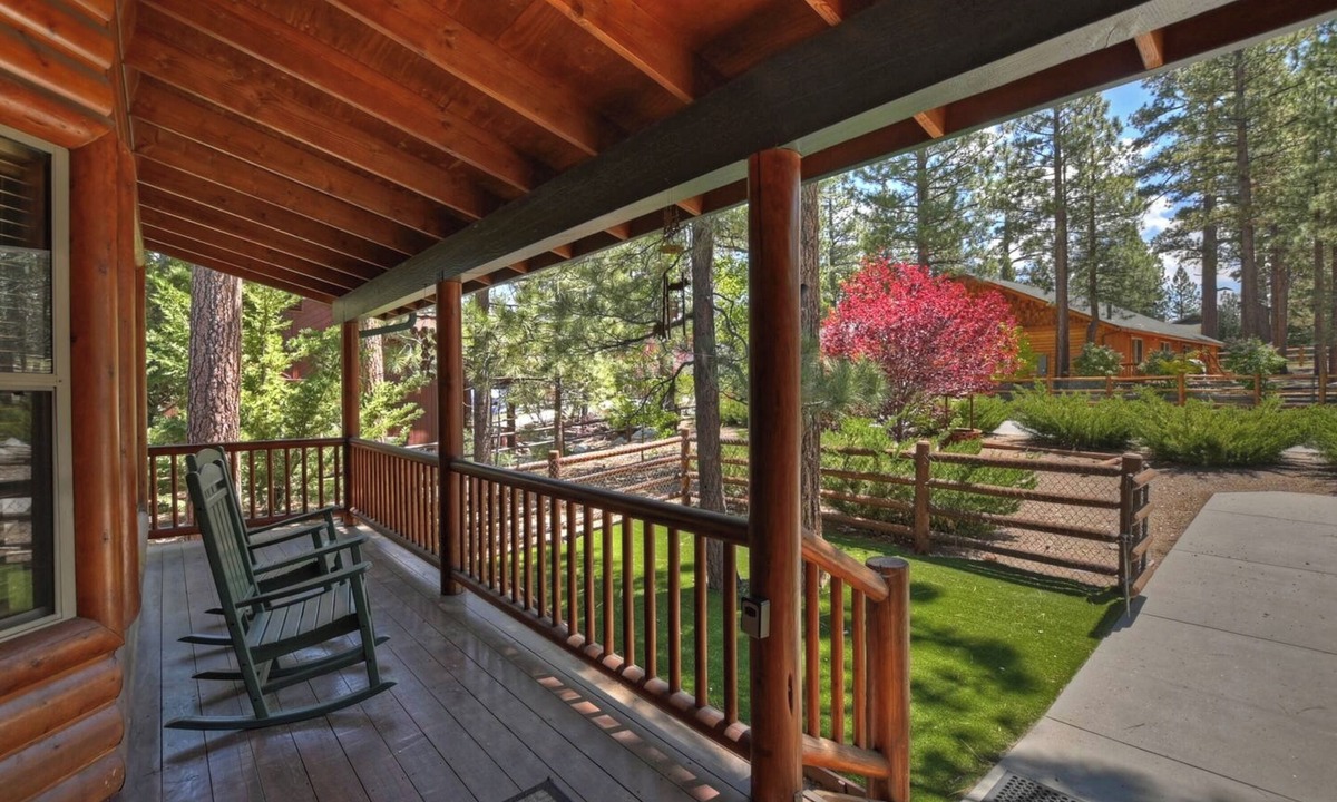 Eagle Mountain Estates Cabin | Teakwood Cozy Wood Cabin with Fireplace