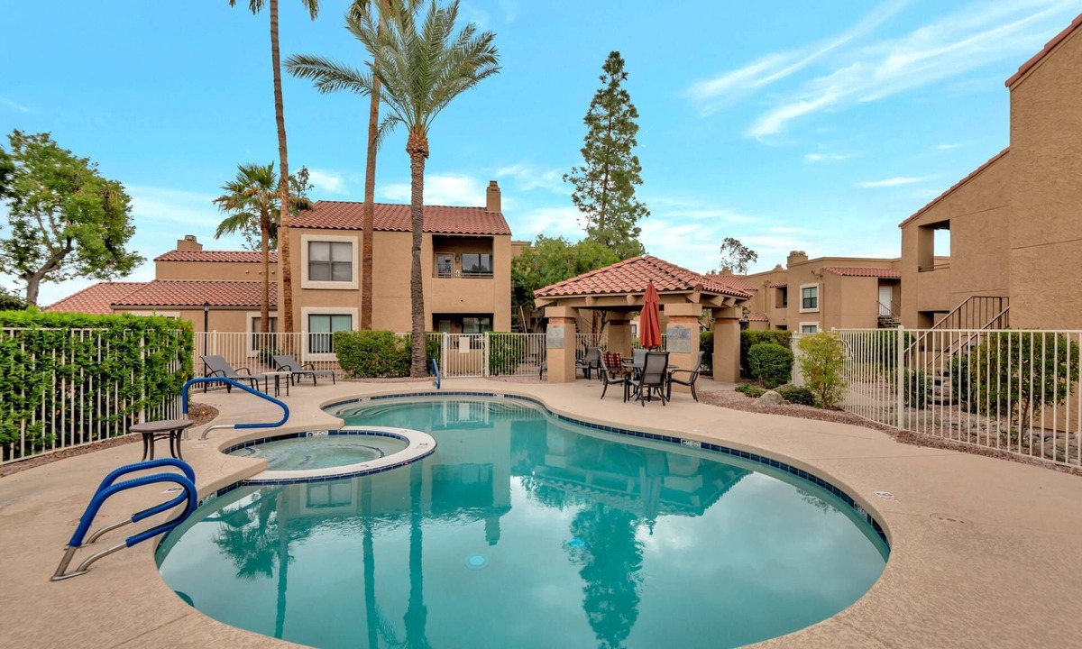 Central Scottsdale Condo | Great Location for Business or Pleasure! Heated Pool/Spa/Gym/Pickleball/Tennis Court, Bike/Run Paths