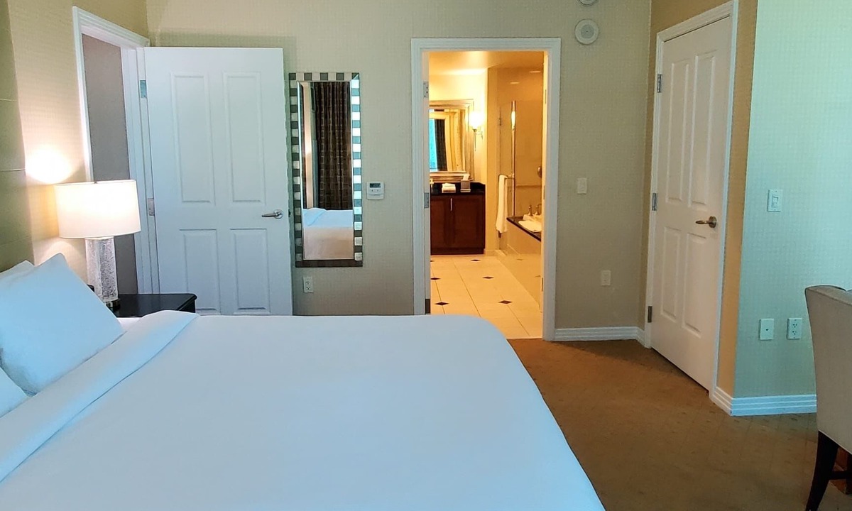Las Vegas Condo | AMAZING! STRIP View-Balcony Signature MGM 1Bdrm 2Bath FREE VALET! NO RESORT FEES