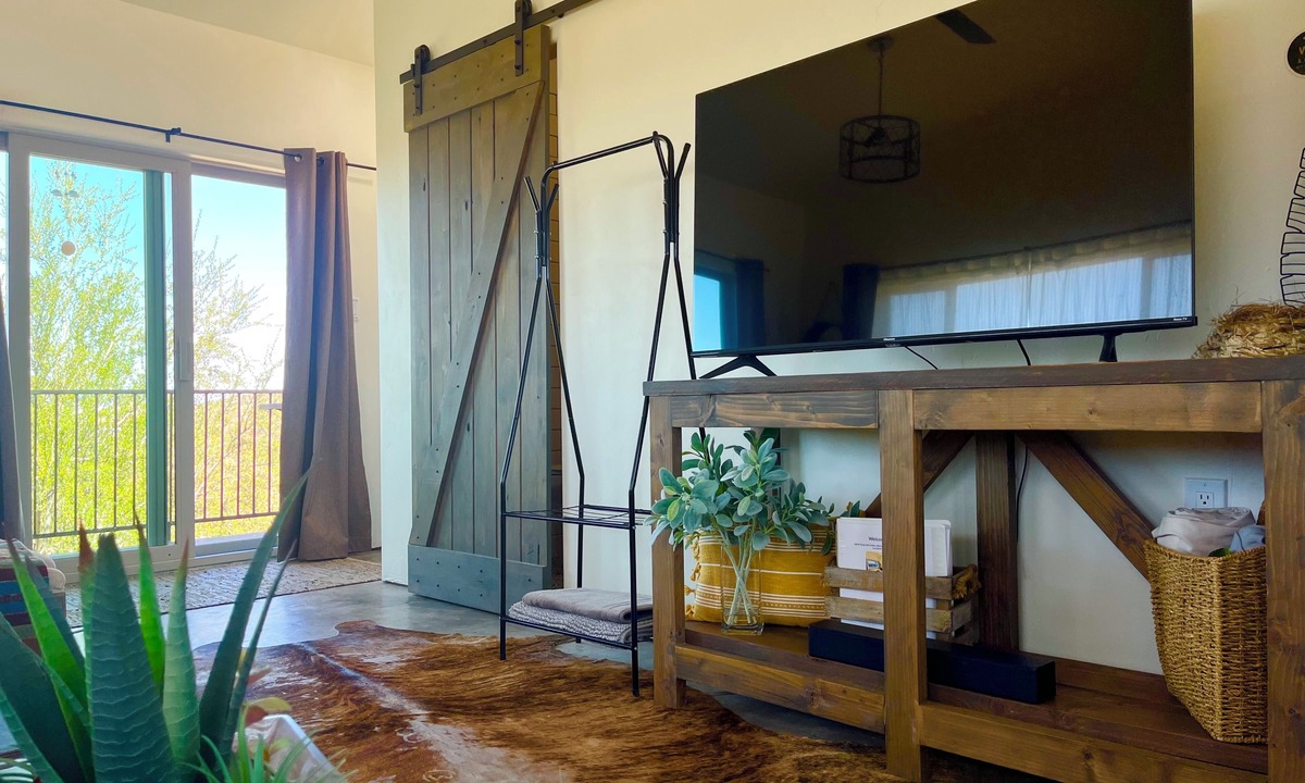 Prescott Apartment | Luxury King, Incredible 360 Views, AC, Balcony, Dogs, 3 miles town trails, lakes