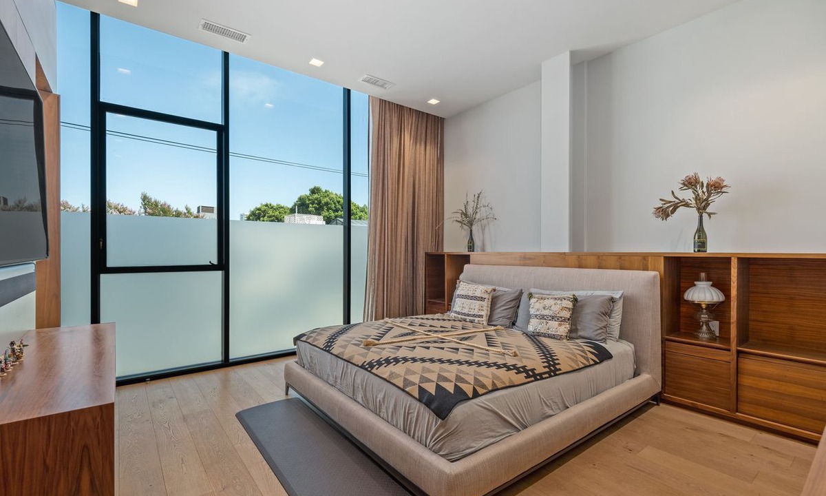 Ocean Park House | Hollister House l Urban Living w/Rooftop Terrace, Spa & Ocean Views
