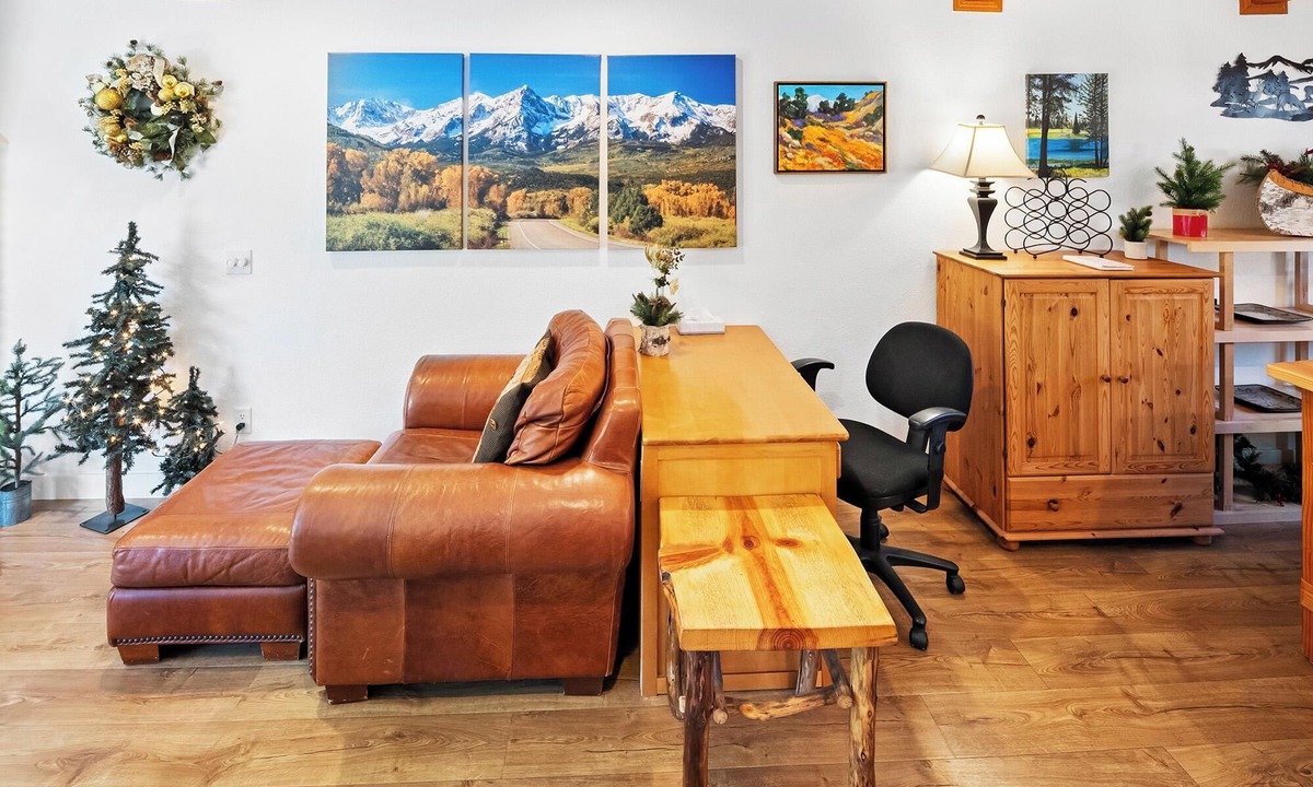 Big Bear Lake Condo | Ski In Ski Out at Bear Mountain by Destination Big Bear:2 BR Condo! Patio w/FIRE PIT! Community HOT TUB/PickleBall/Tennis/Basketball Courts! Walk to Bear Mountain Golf Course & National Forest Trails!