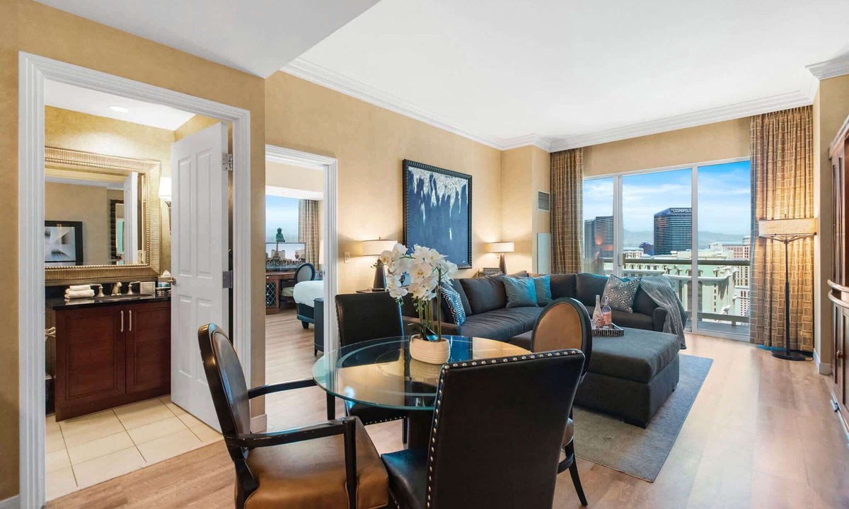 Las Vegas Condo | Balcony Strip View Penthouse Free Valet Parking