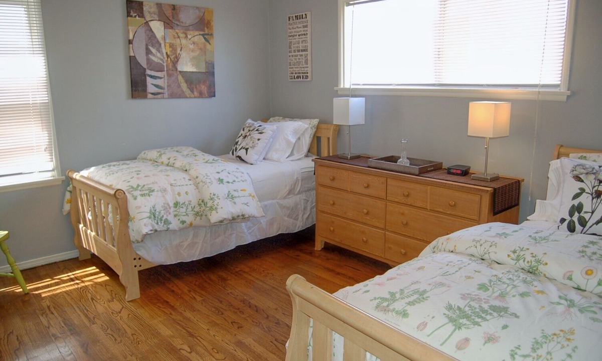 Valley Glen Apartment | Fab Furnished Condo At Best Price