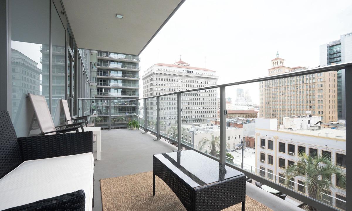Cortez Hill Apartment | A Downtown Escape green and light-full 2BR/2BA + Balcony