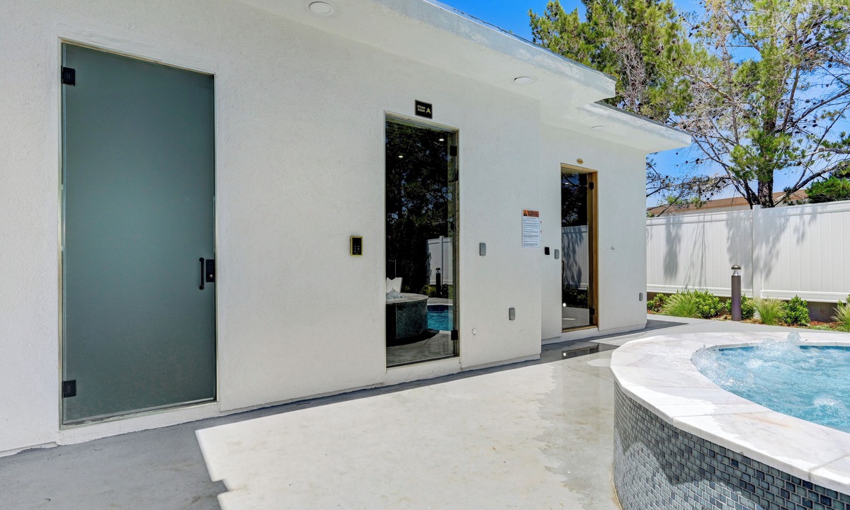 Las Vegas House | Soothing 6-bedroom house with Pool in vibrant Las Vegas