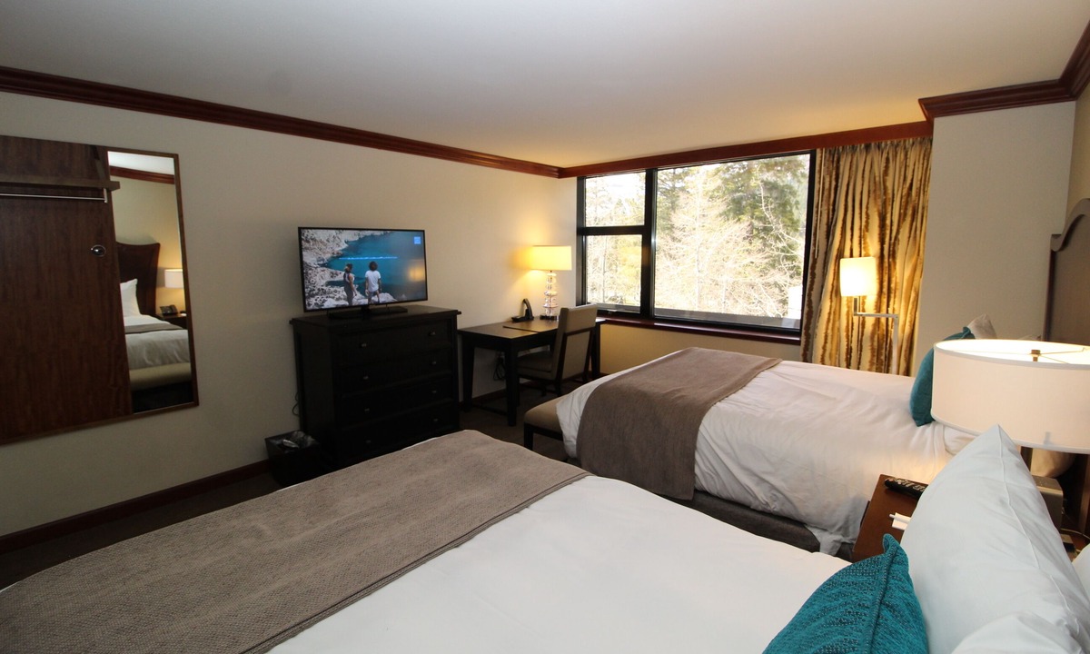 Olympic Valley Condo | Everline Resort & Spa: Valley View 2Q Rm. Ski, skate, golf, pools, spa, tennis