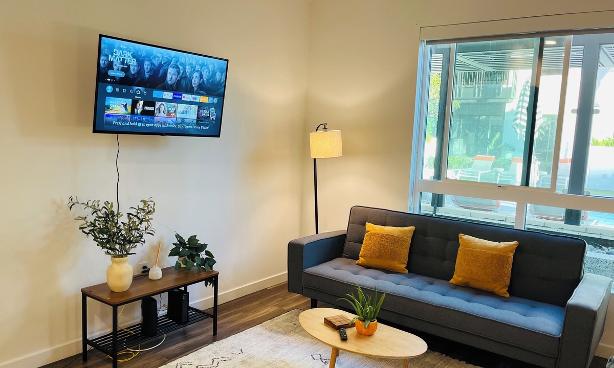 Los Angeles Condo | Home in Hollywood ,free parking , gym ,jacuzzi ,Rooftop, best location