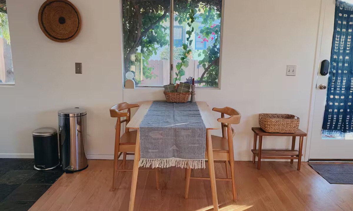 Los Feliz House | Charming back house in walkable Los Feliznn