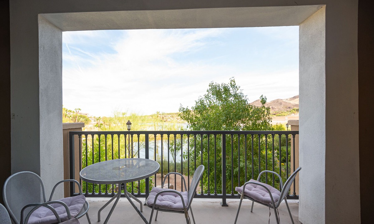 Lake Las Vegas Condo | Easy Access Suite with Lake Views!