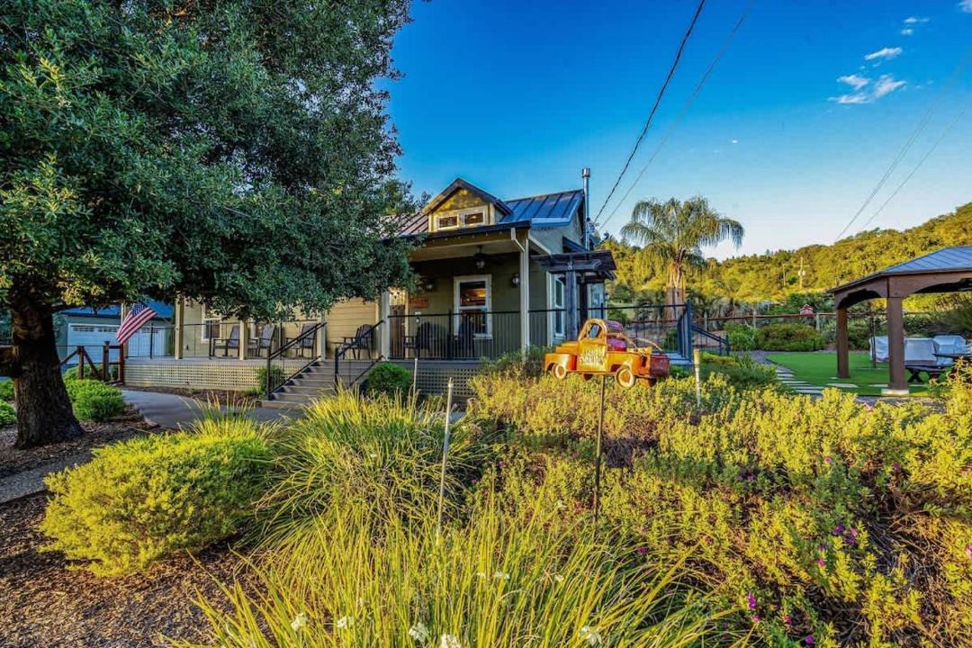 Healdsburg House | Santini Farmhouse With Tastings Included