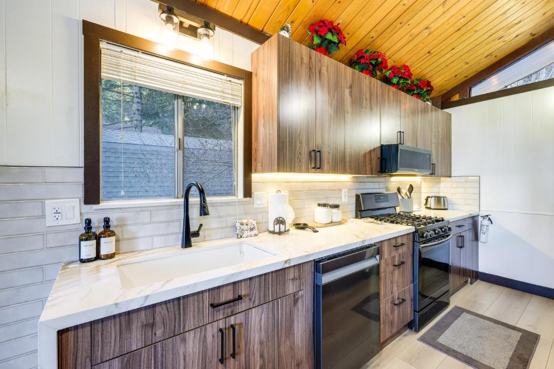 Arrowhead Villas House | Modern Lake Arrowhead Retreat: 3 Mi to Village