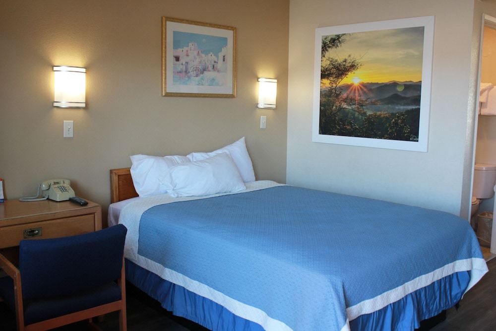 Photo of Bedroom in Barstow