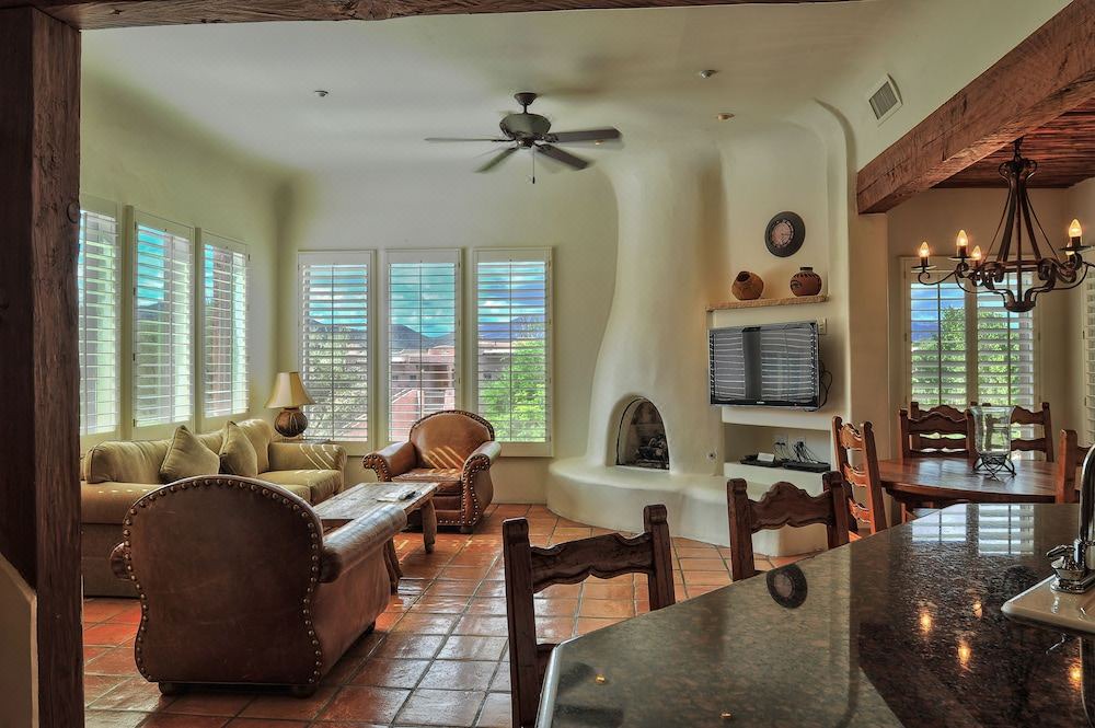 Photo of Livingroom in Cave Creek
