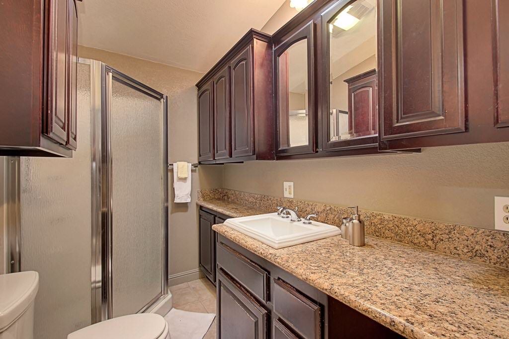 Photo of Bathroom in Racquet Club South