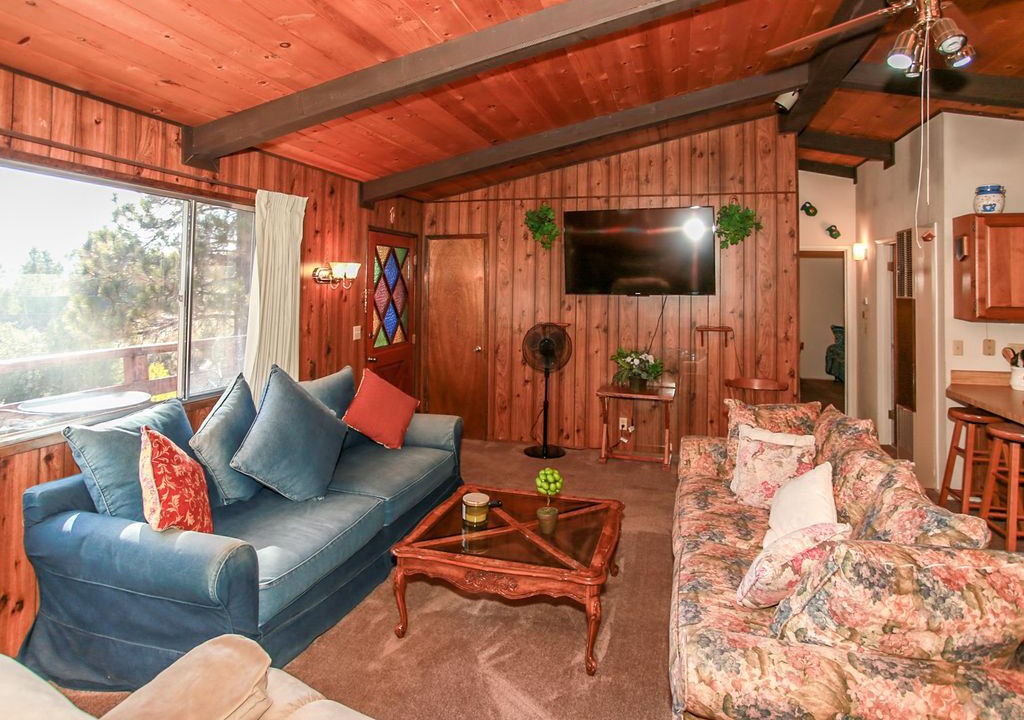 Photo of Livingroom in Whispering Forest